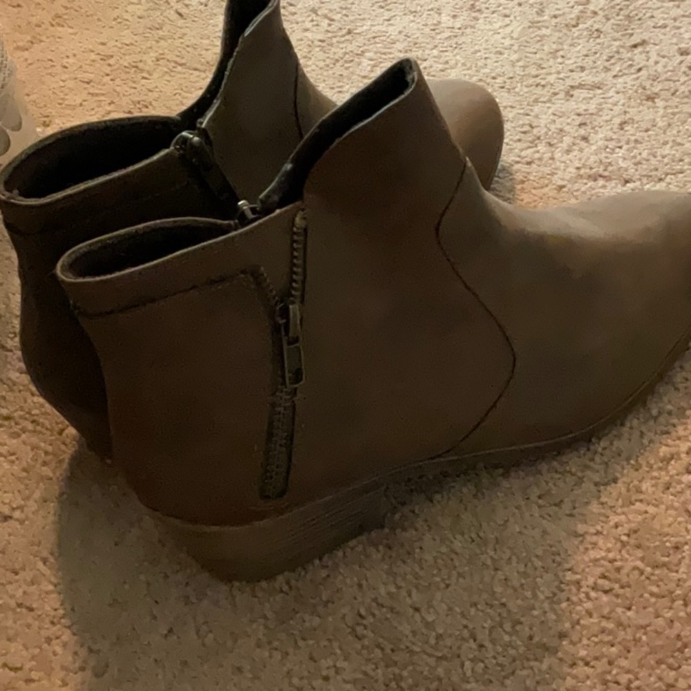 Boot - Picture 4 of 4